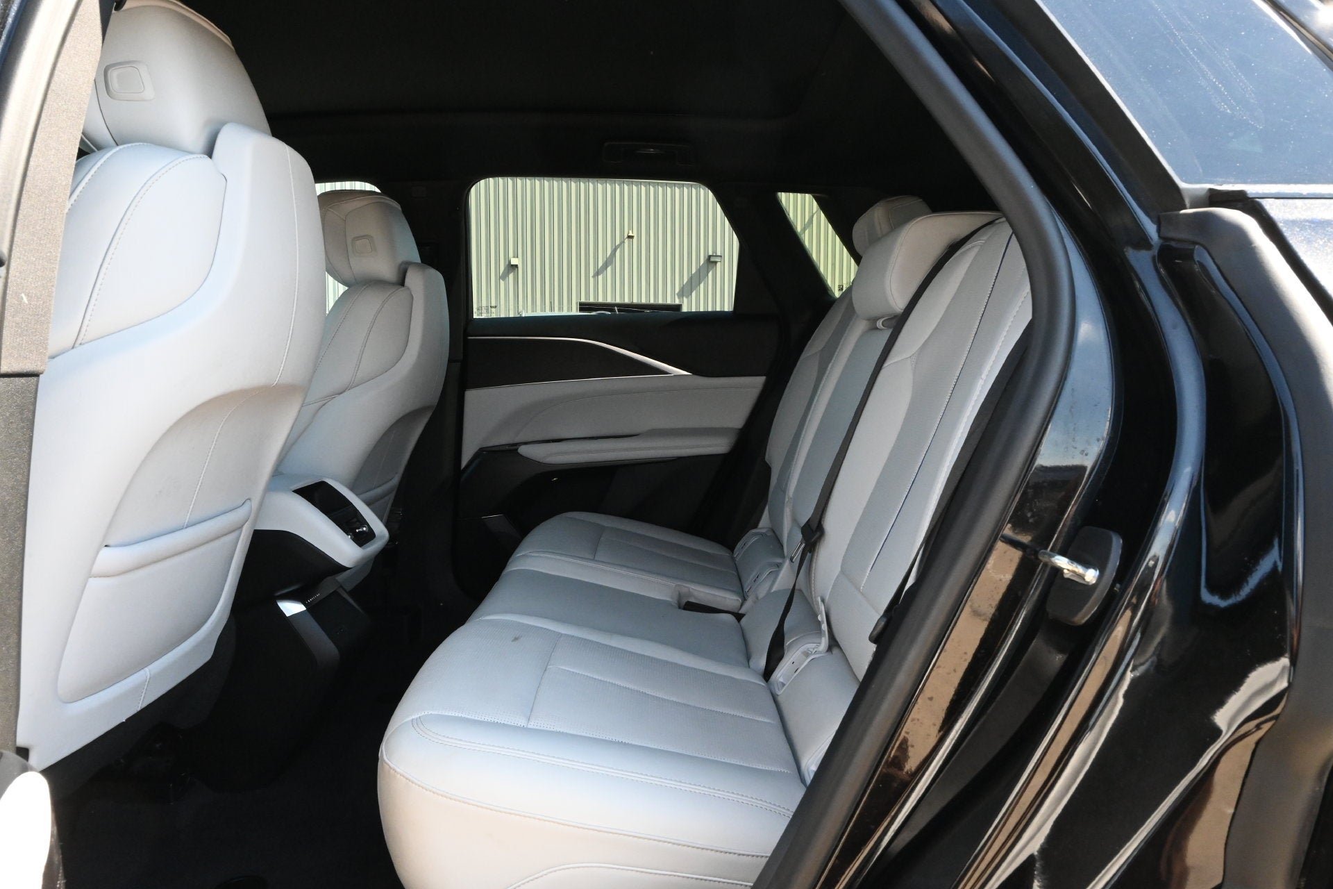 2024 Cadillac LYRIQ Luxury 1