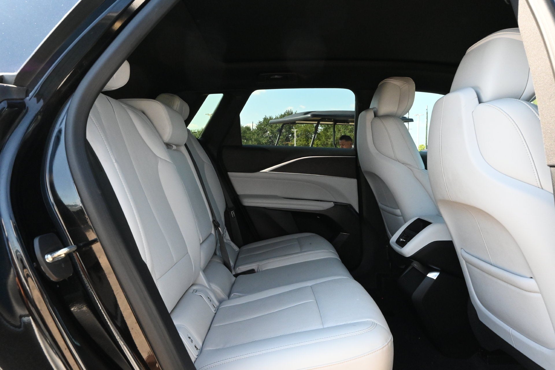 2024 Cadillac LYRIQ Luxury 1