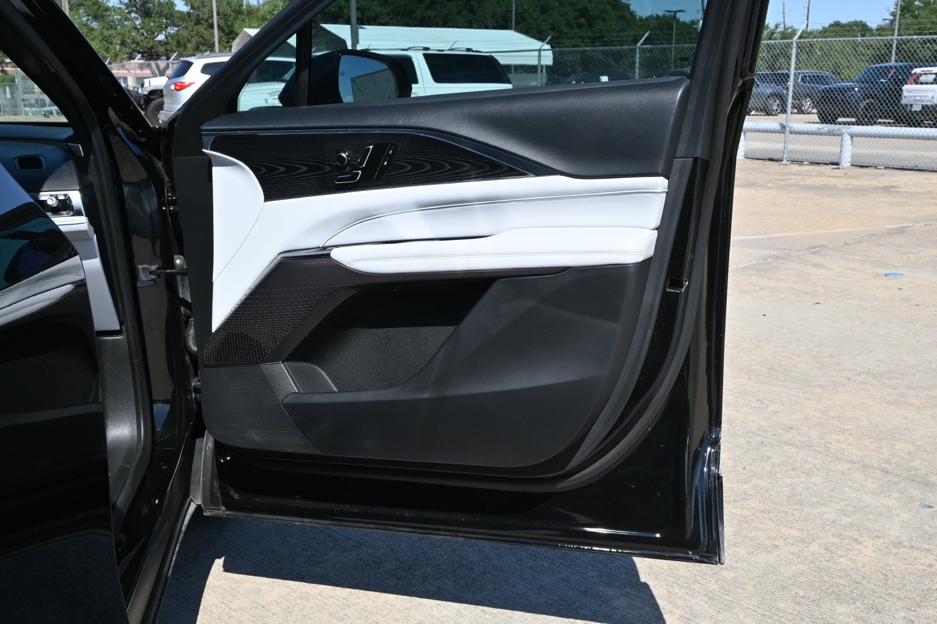 2024 Cadillac LYRIQ Luxury 1