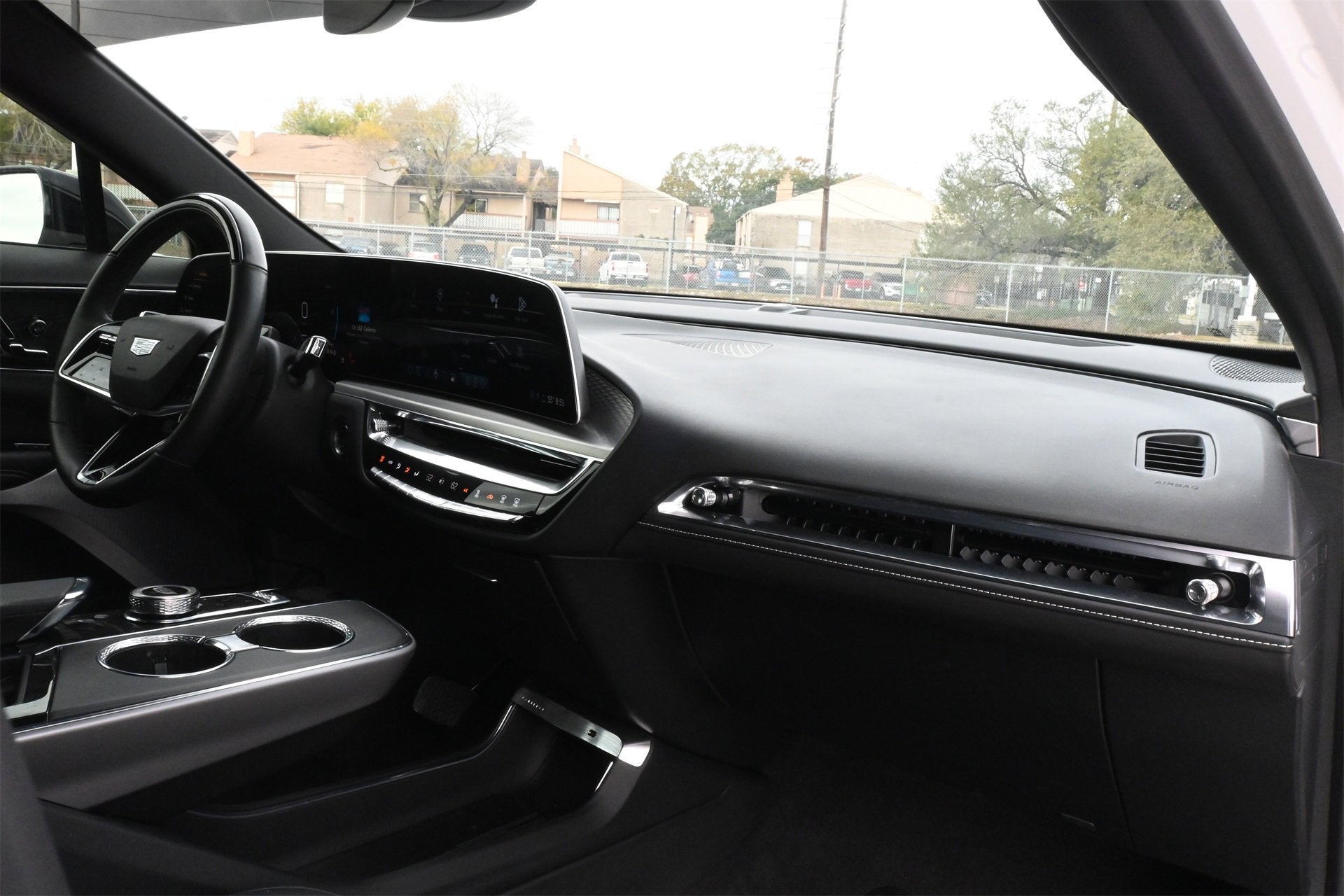 2024 Cadillac LYRIQ Luxury 2