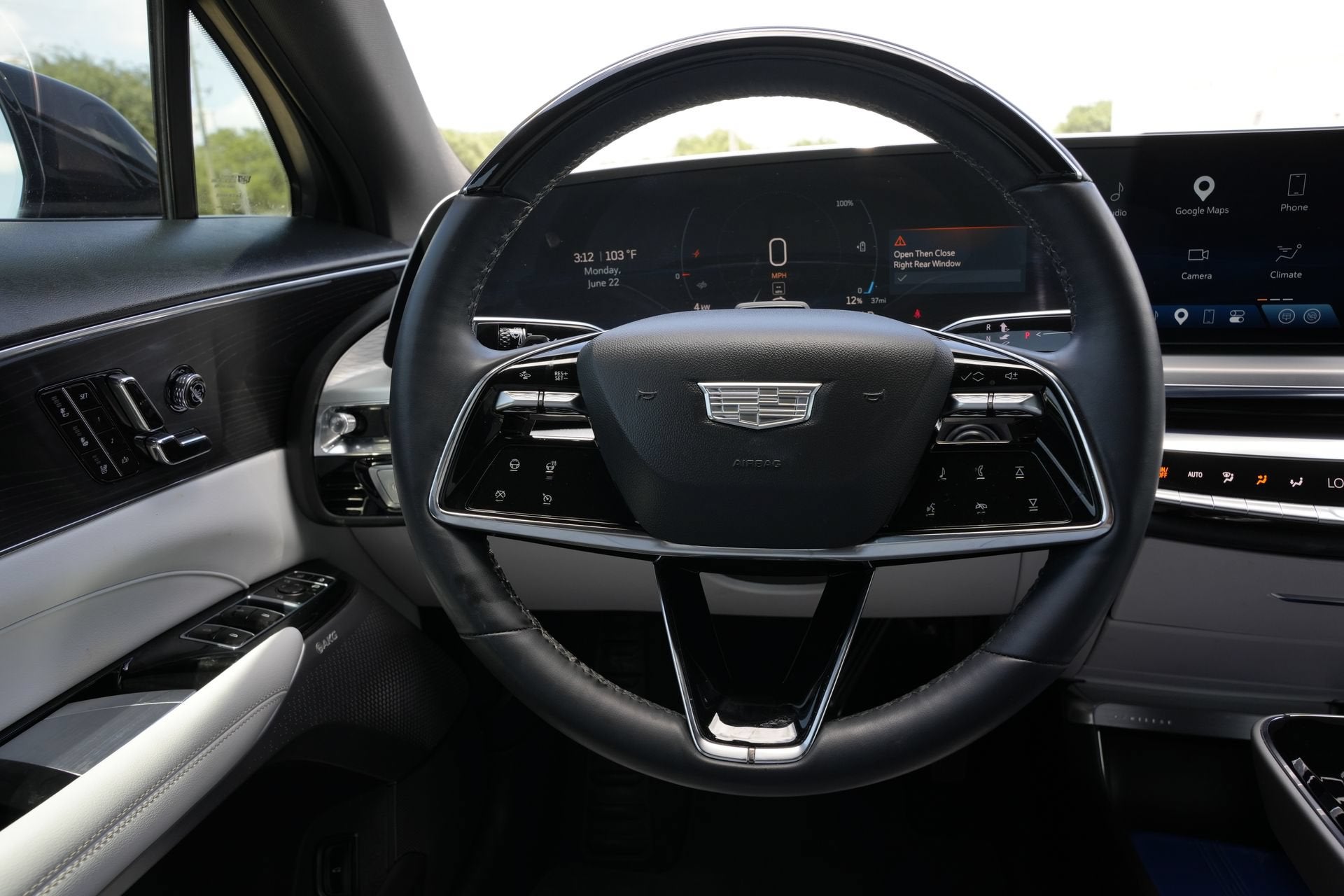 2024 Cadillac LYRIQ Luxury 2