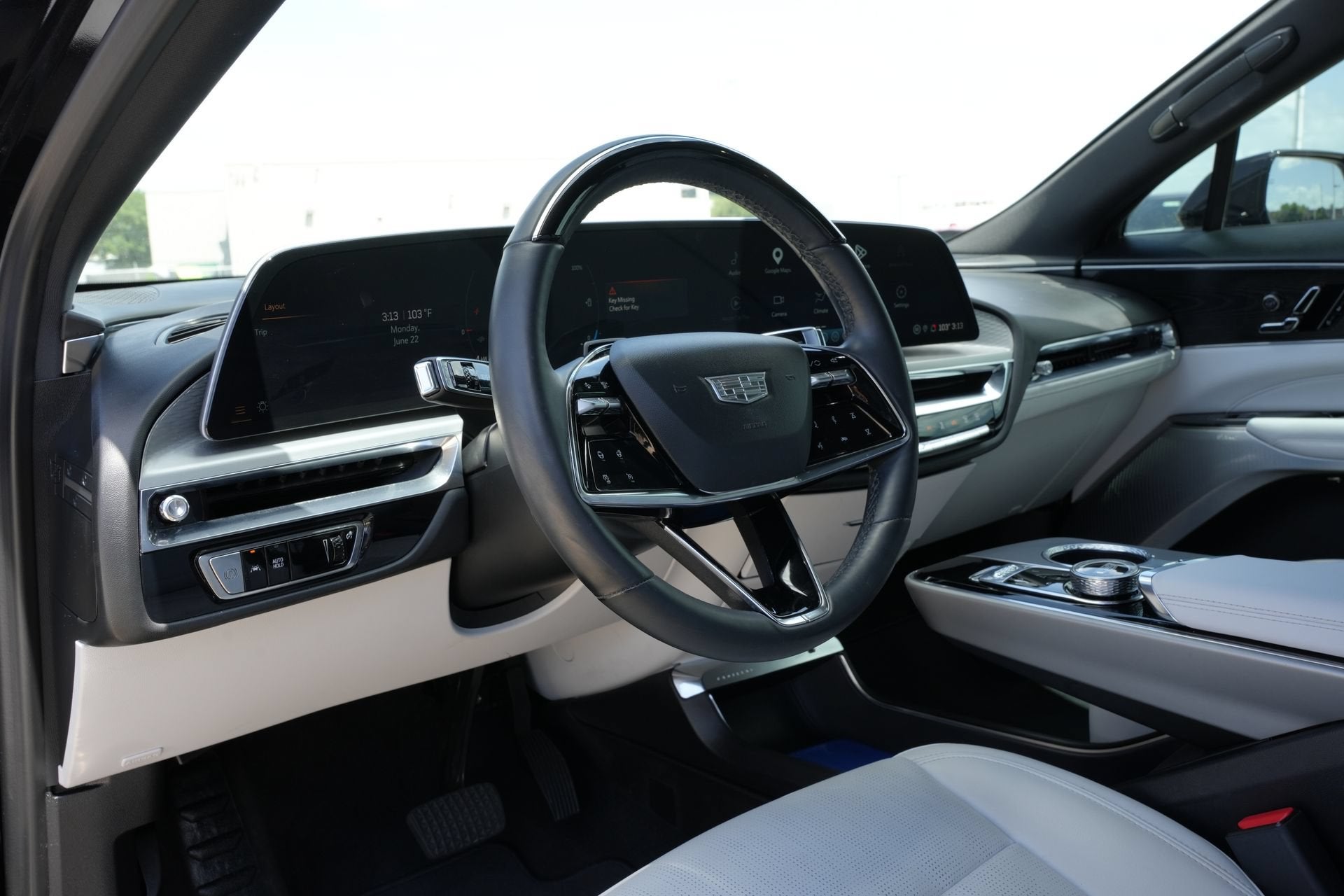 2024 Cadillac LYRIQ Luxury 2