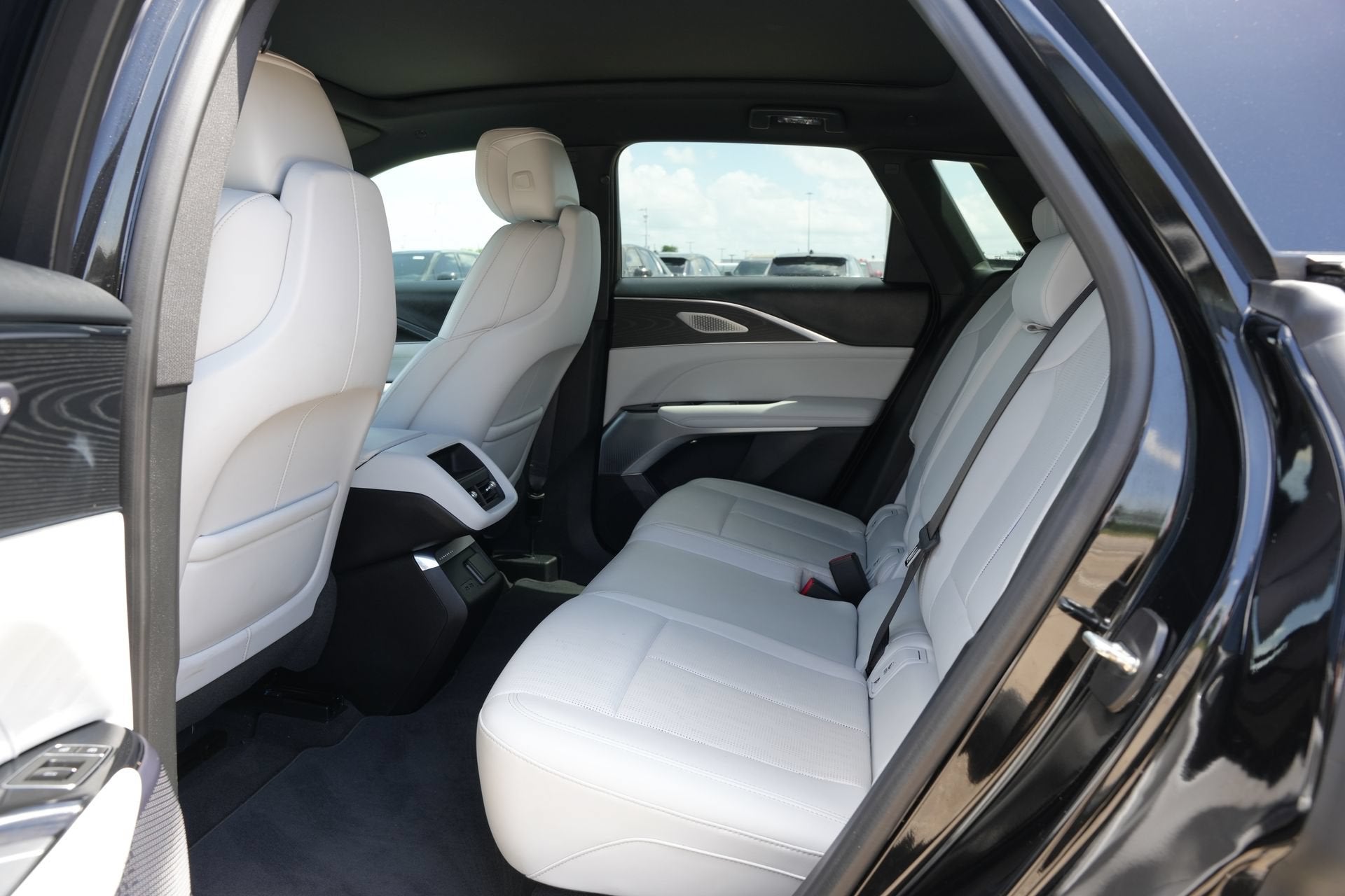2024 Cadillac LYRIQ Luxury 2