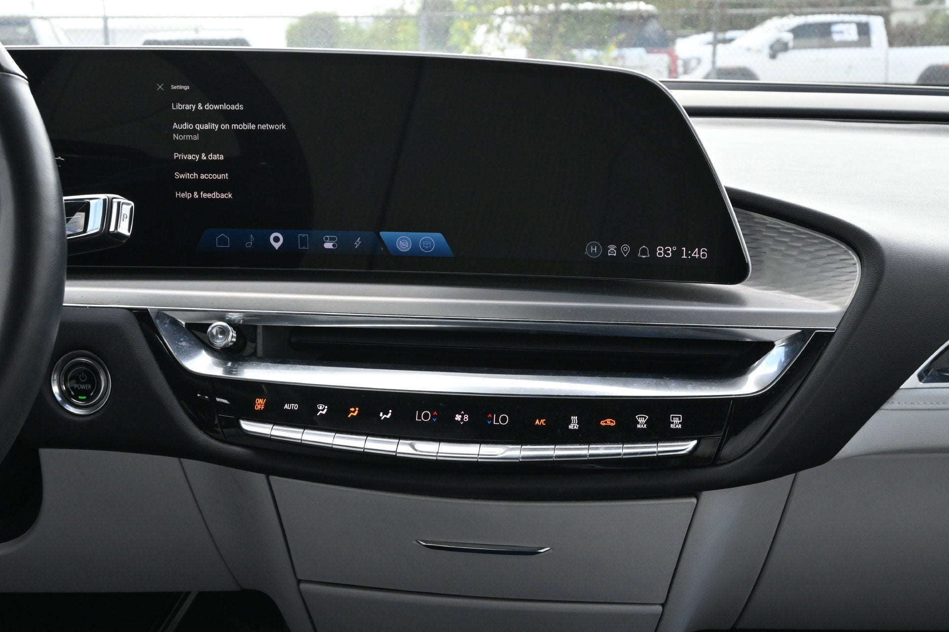 2024 Cadillac LYRIQ Luxury 2
