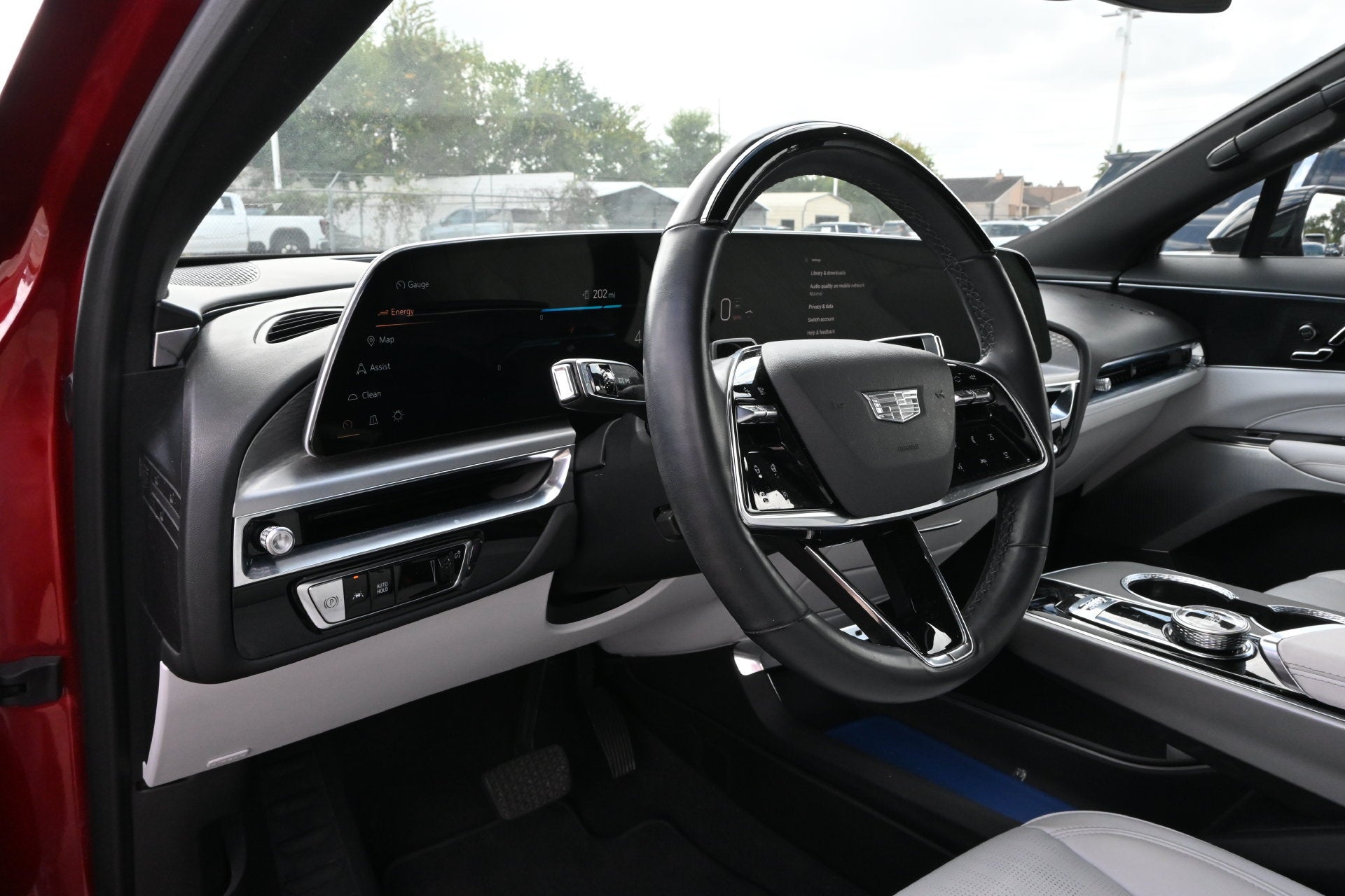 2024 Cadillac LYRIQ Luxury 2
