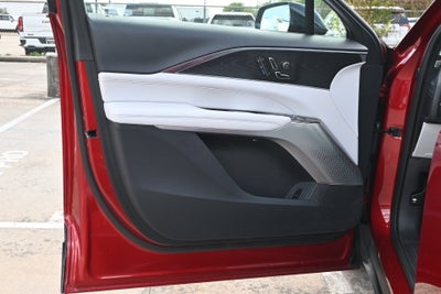 2024 Cadillac LYRIQ Luxury 2