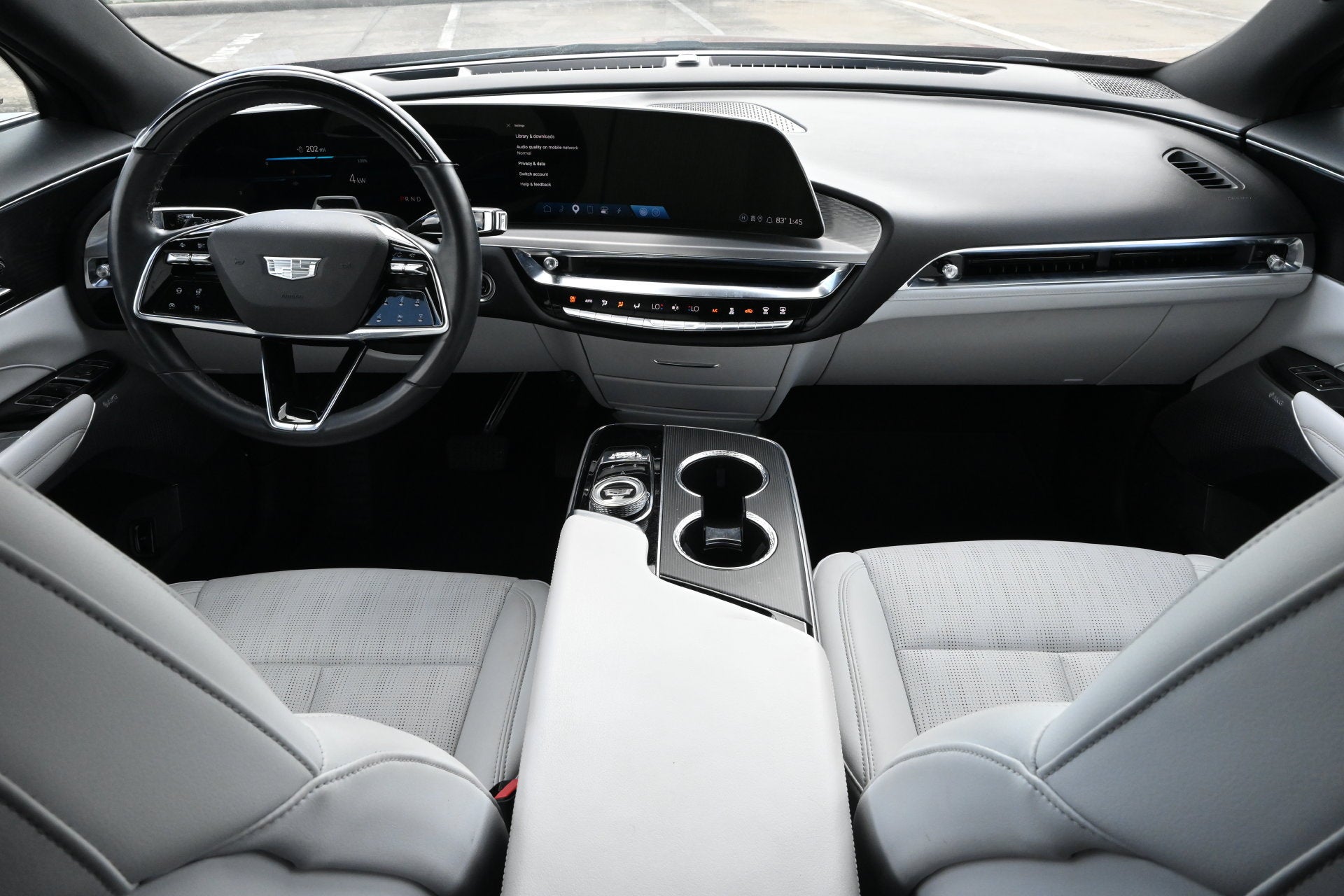2024 Cadillac LYRIQ Luxury 2