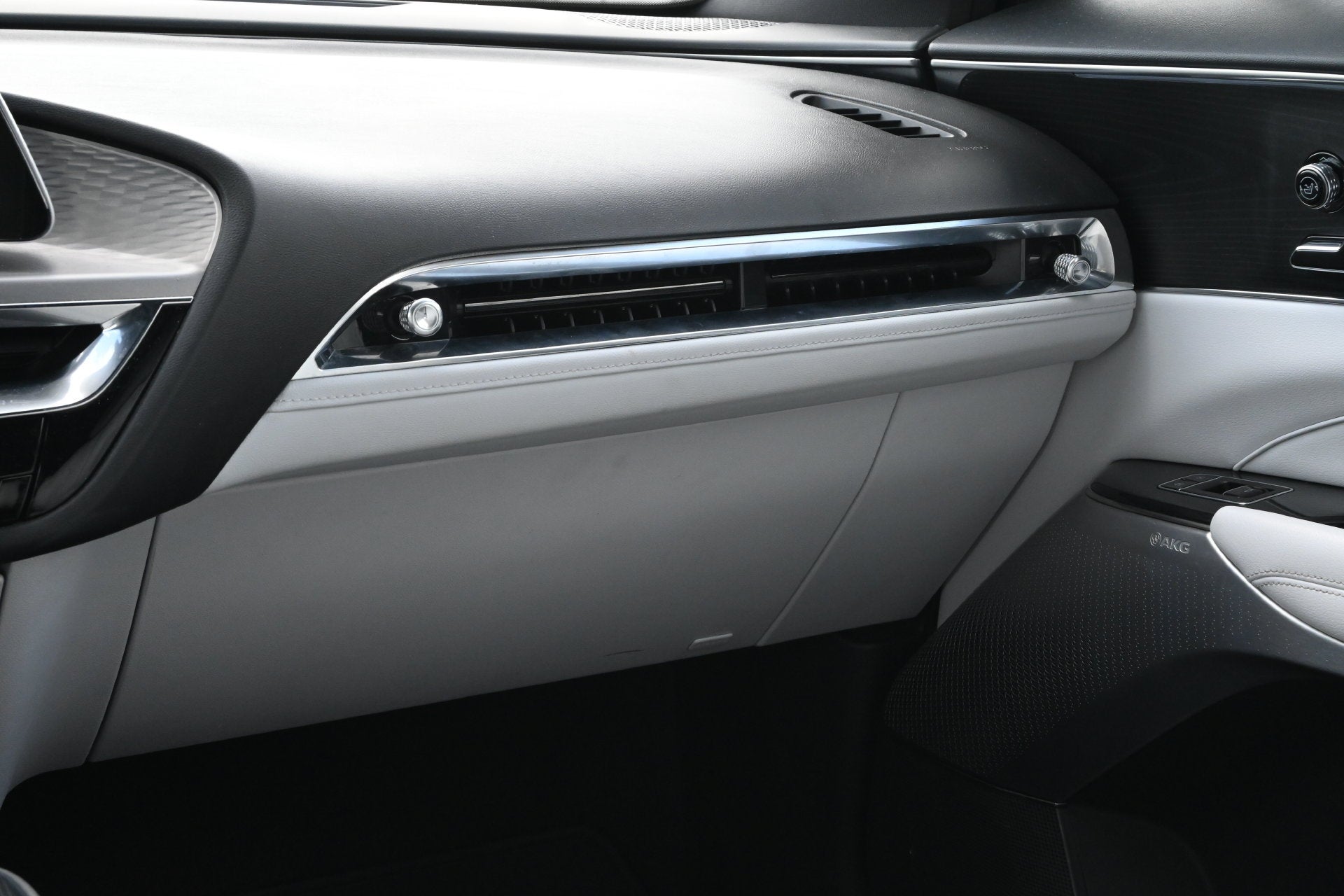 2024 Cadillac LYRIQ Luxury 2