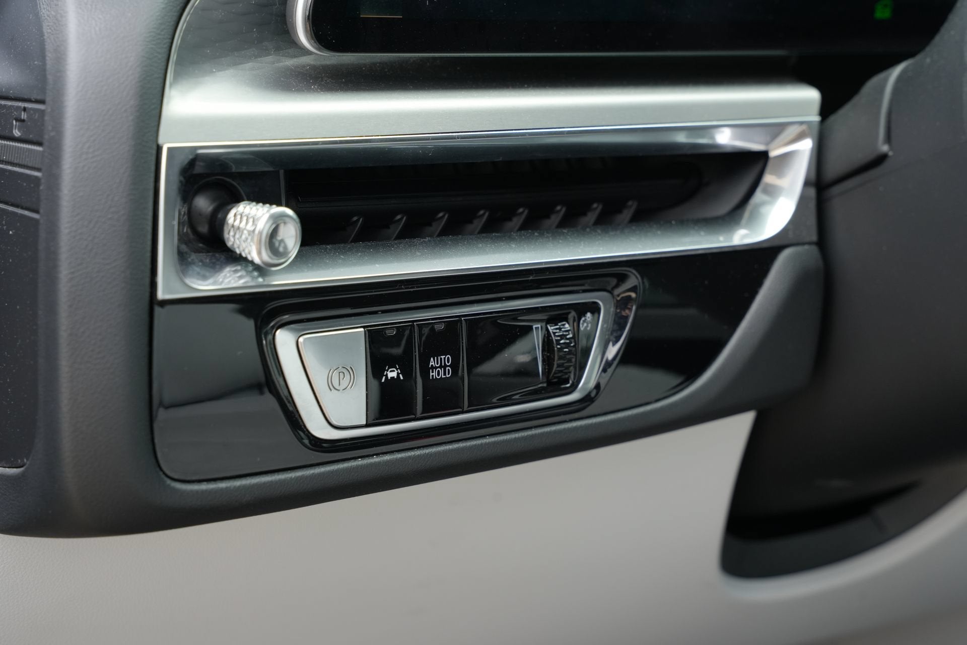 2024 Cadillac LYRIQ Luxury 3
