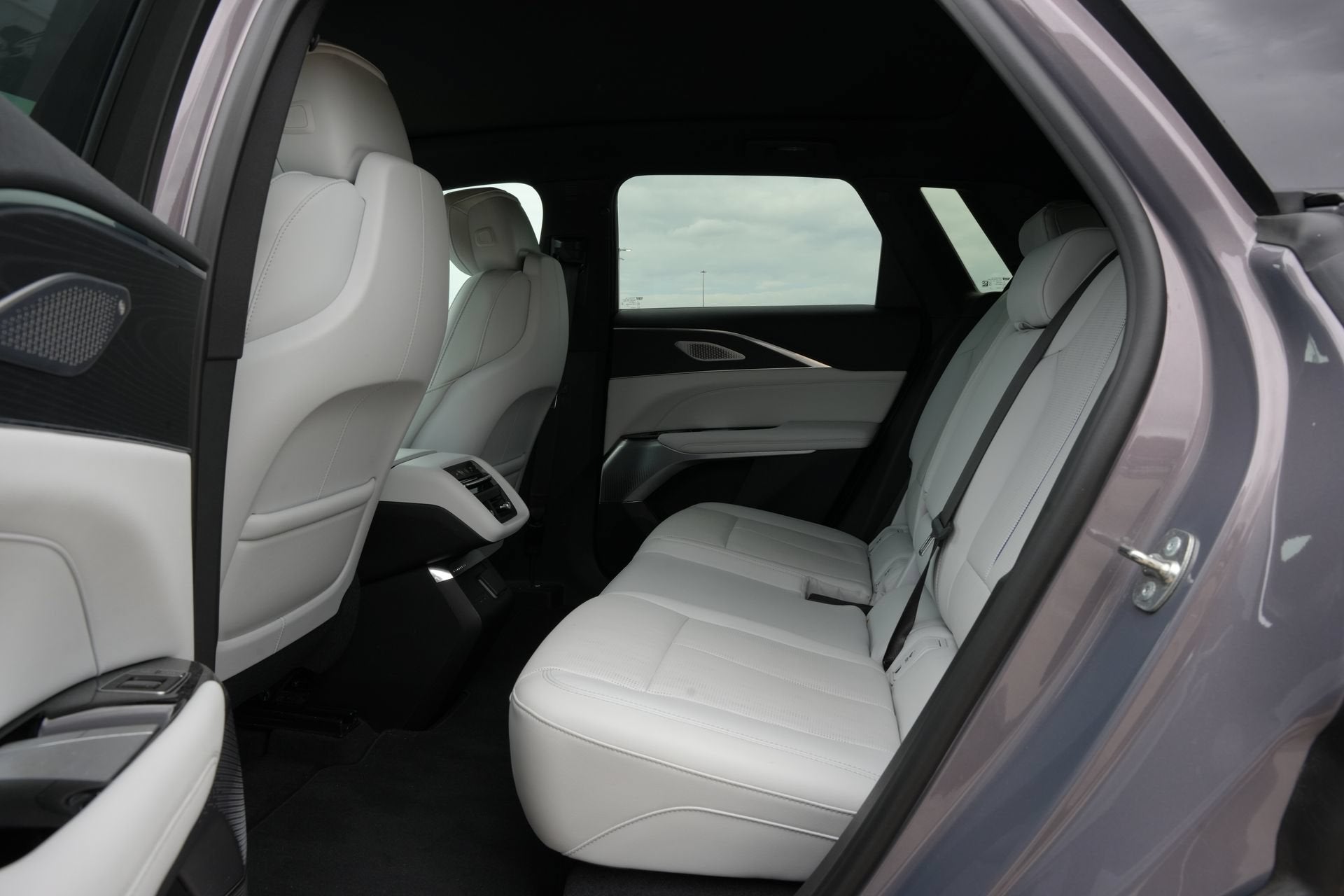 2024 Cadillac LYRIQ Luxury 3