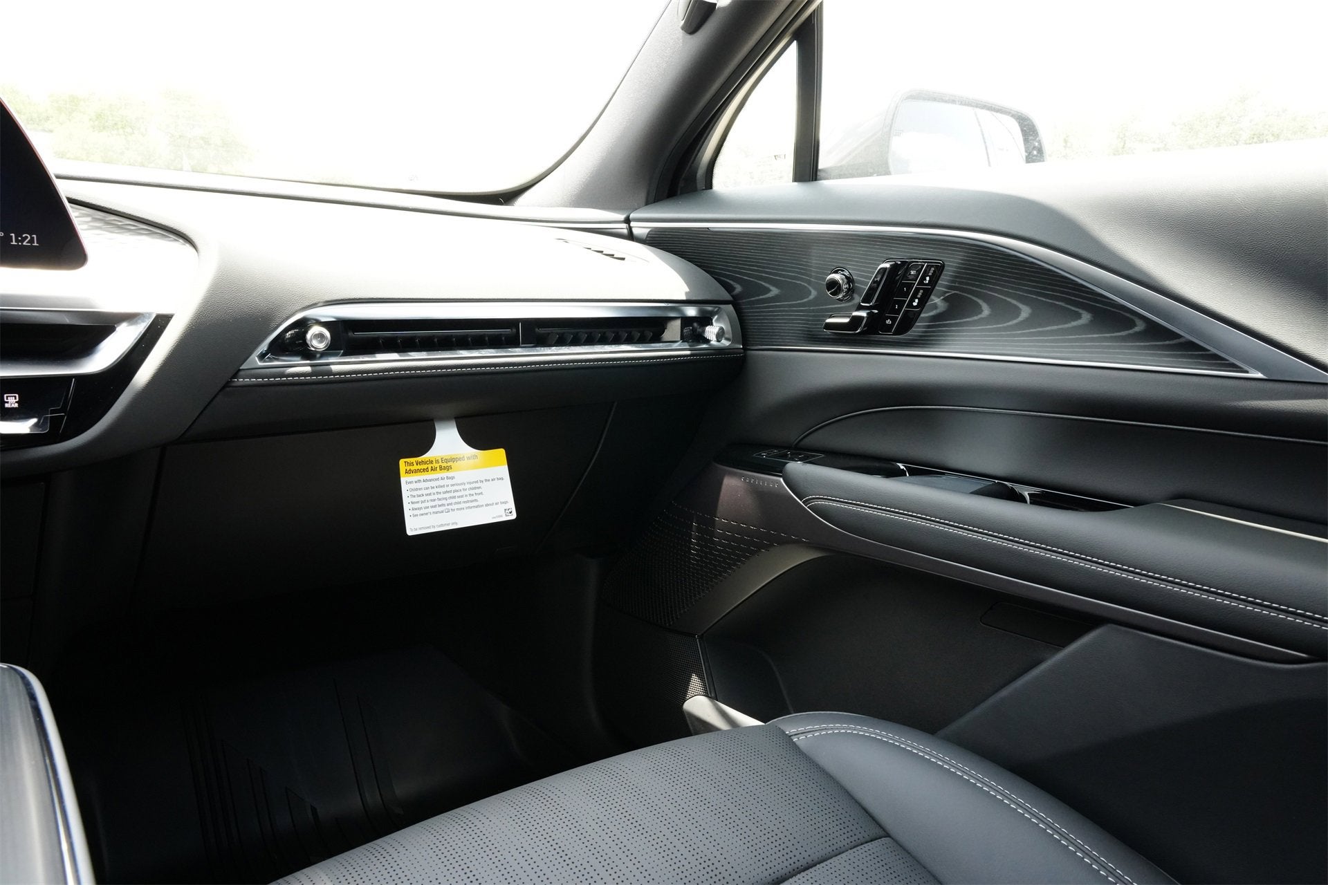 2025 Cadillac LYRIQ Sport 1