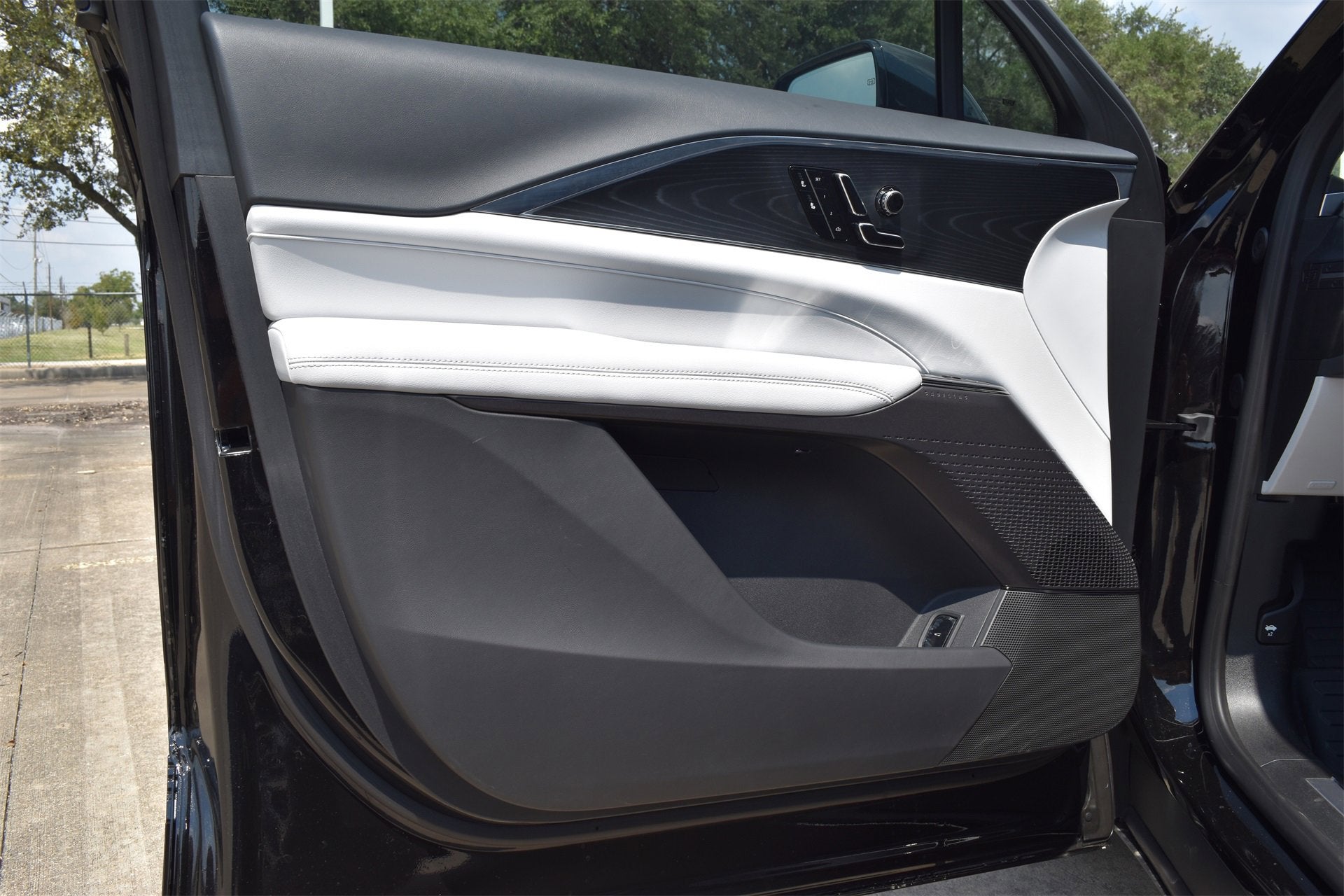 2025 Cadillac LYRIQ Sport 1