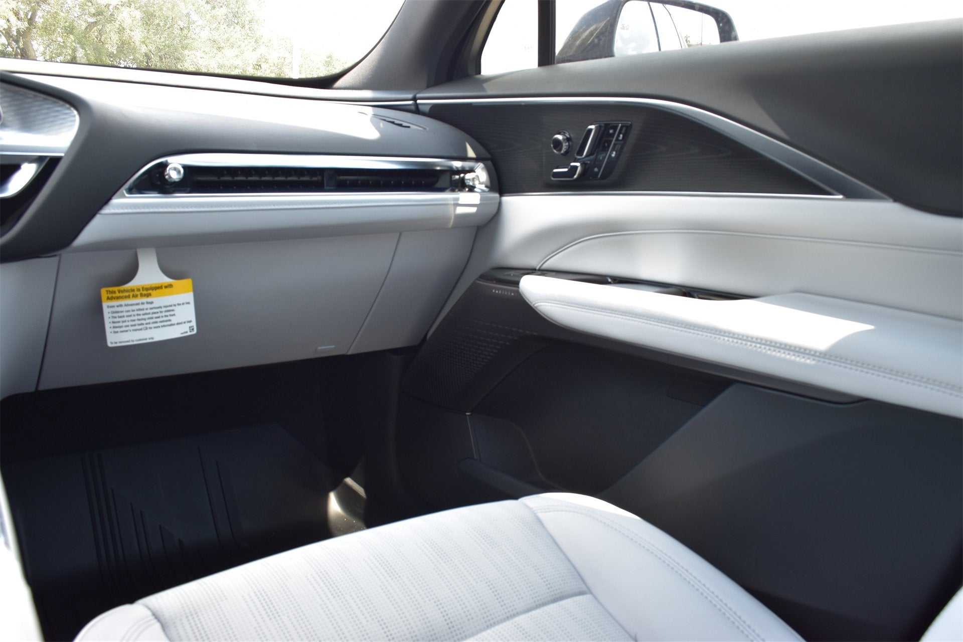 2025 Cadillac LYRIQ Sport 1