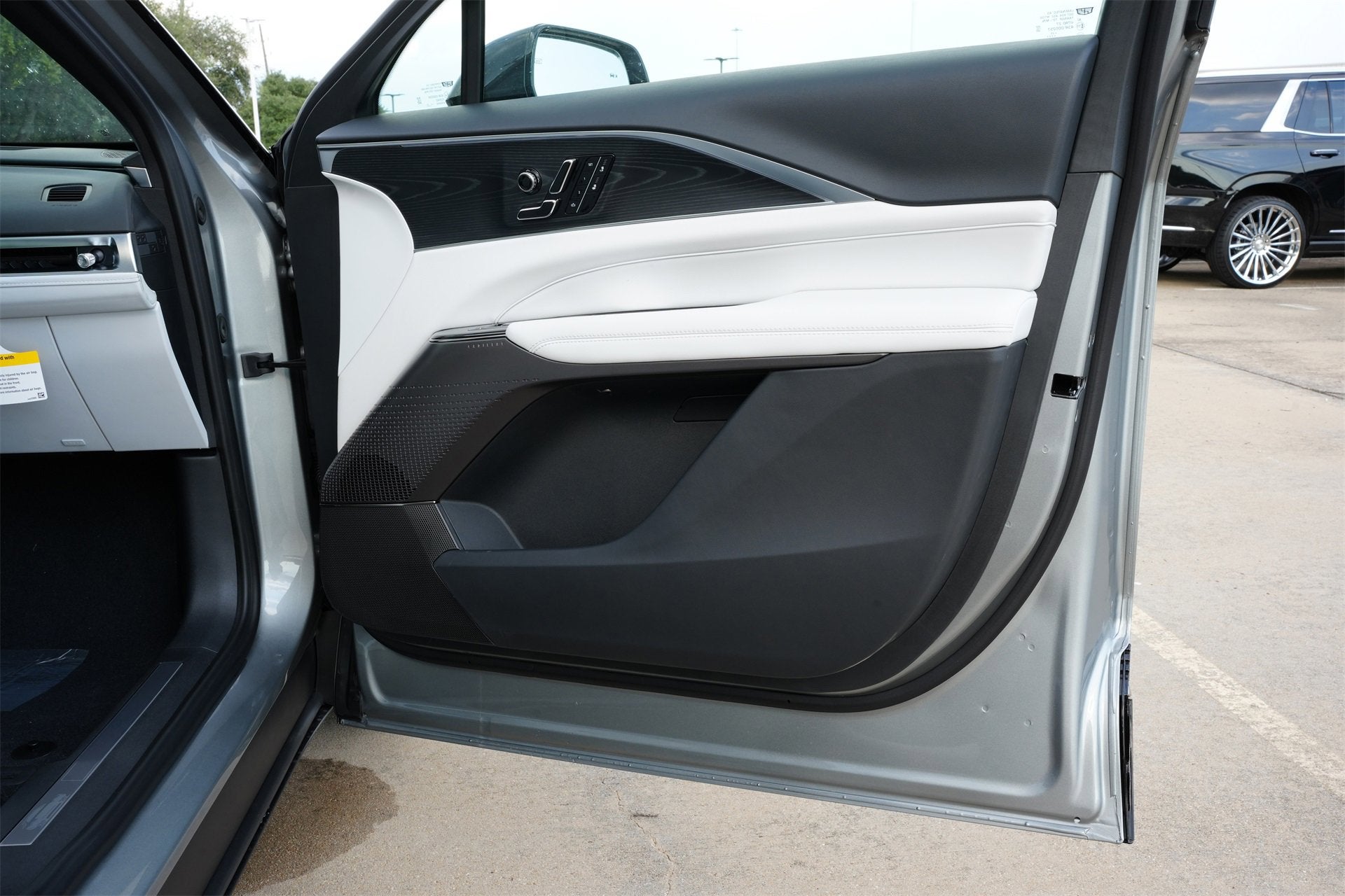 2025 Cadillac LYRIQ Sport 1