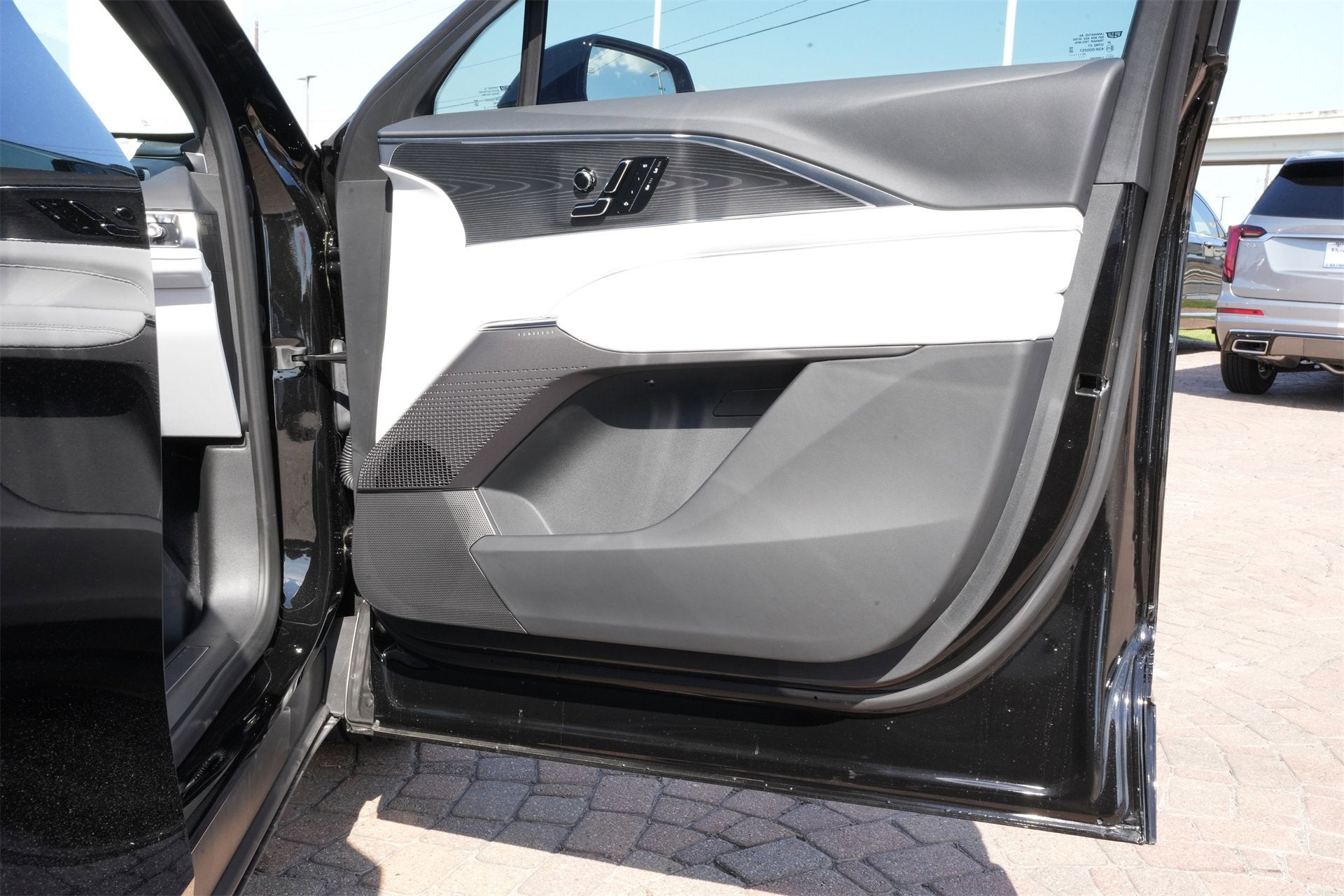 2025 Cadillac LYRIQ Sport 1