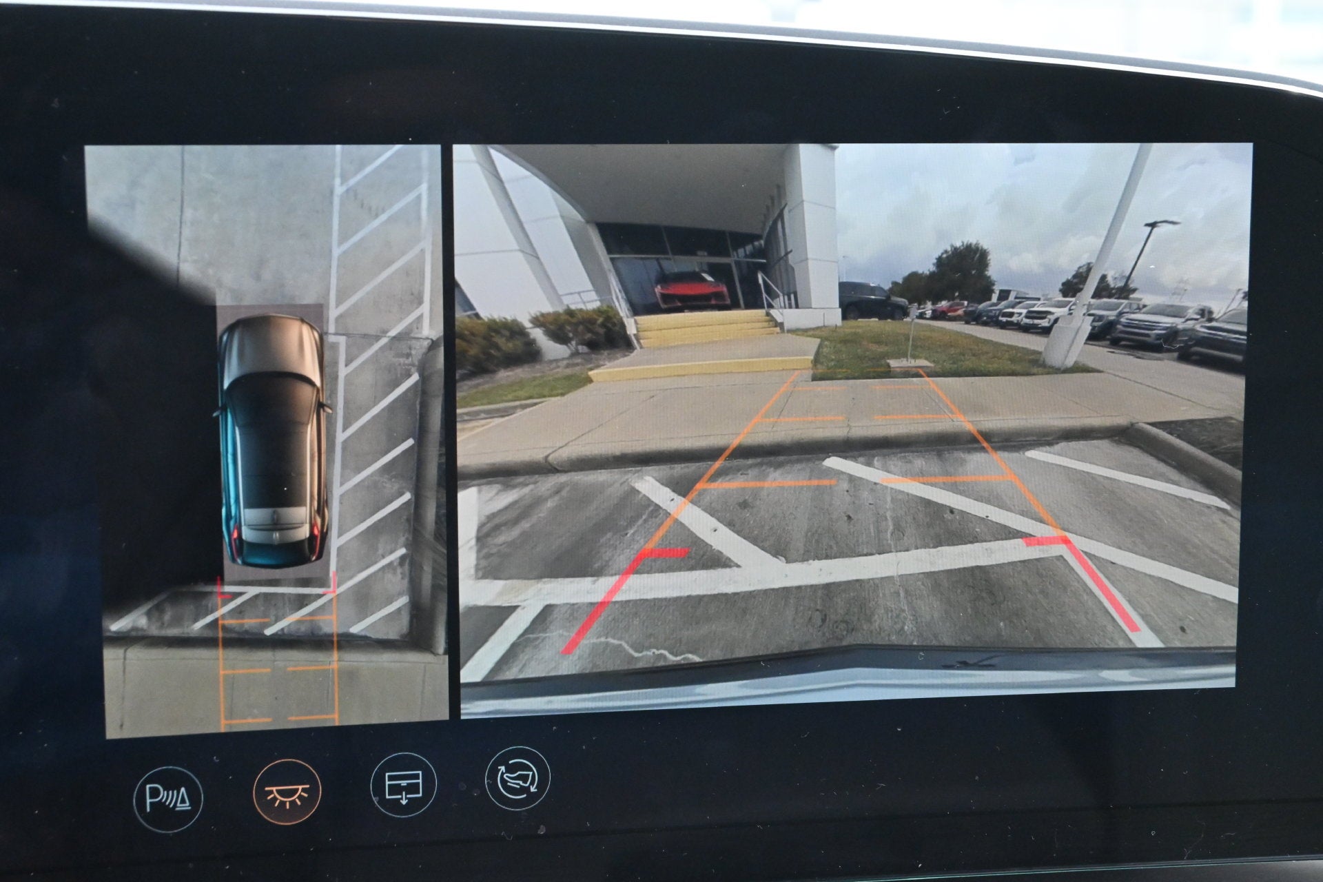 2024 Cadillac LYRIQ Sport 2