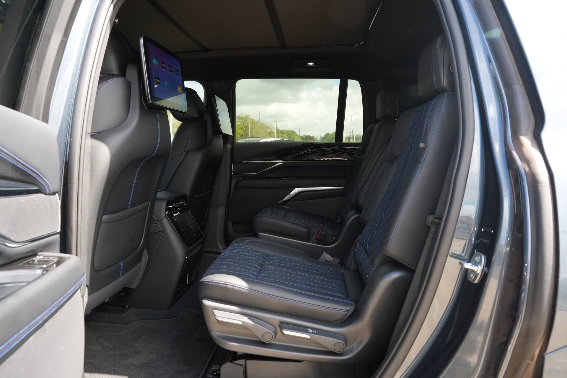 2026 Cadillac ESCALADE IQL Luxury