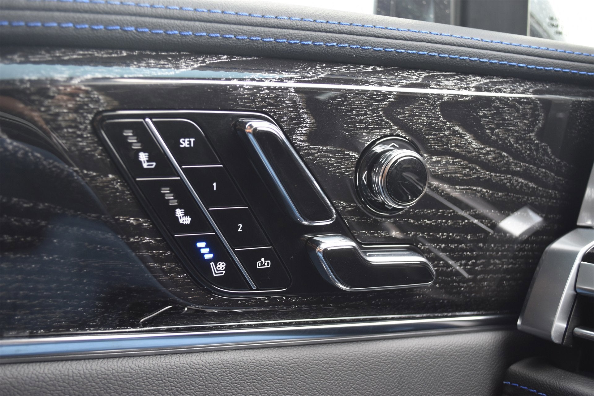 2026 Cadillac ESCALADE IQL Sport