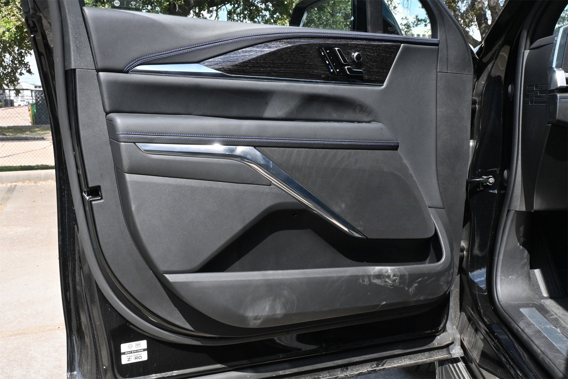 2025 Cadillac ESCALADE IQ Luxury 1