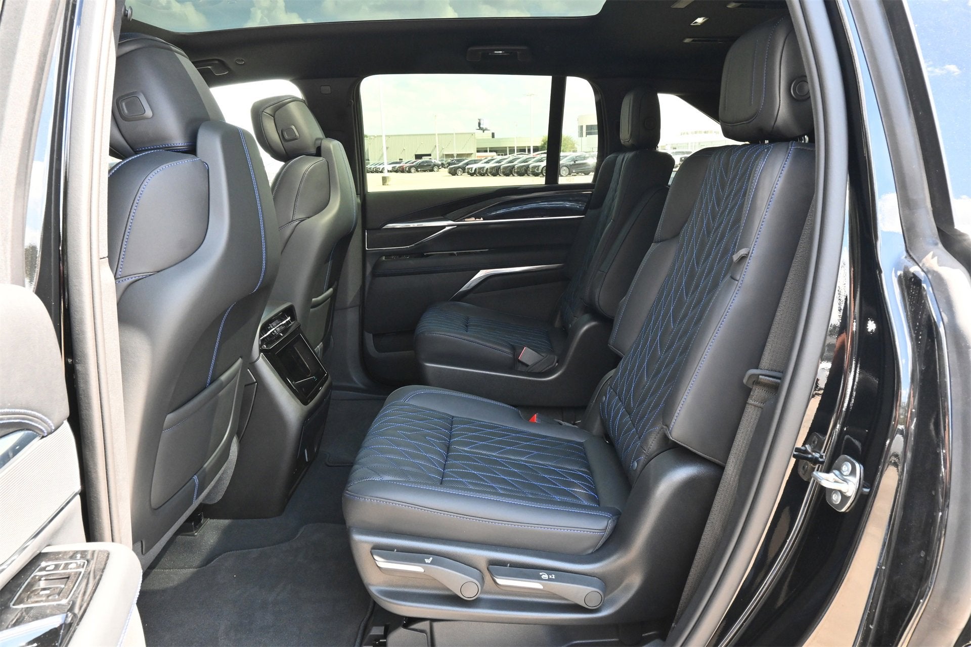 2025 Cadillac ESCALADE IQ Luxury 1