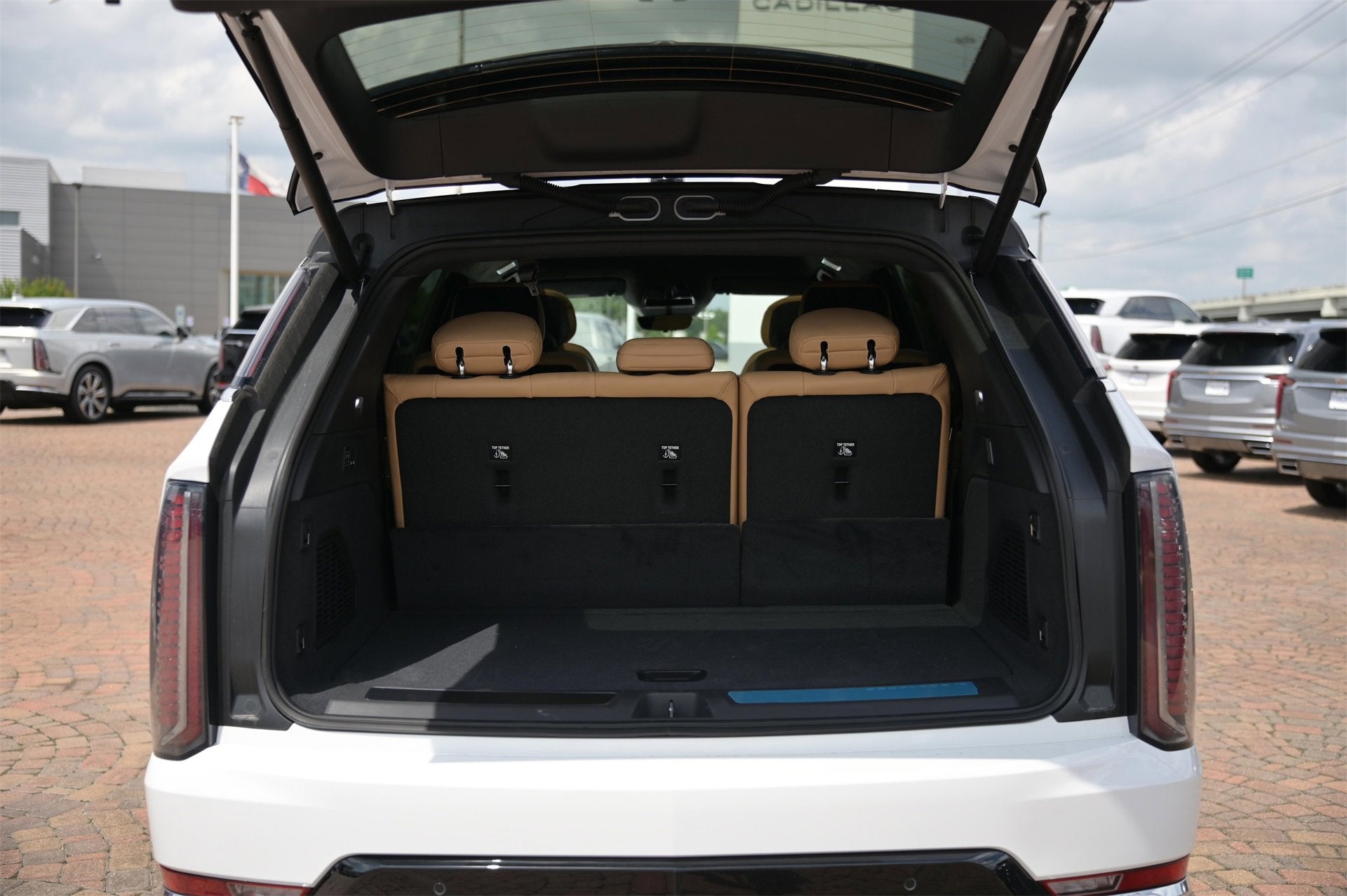 2025 Cadillac ESCALADE IQ Luxury 2