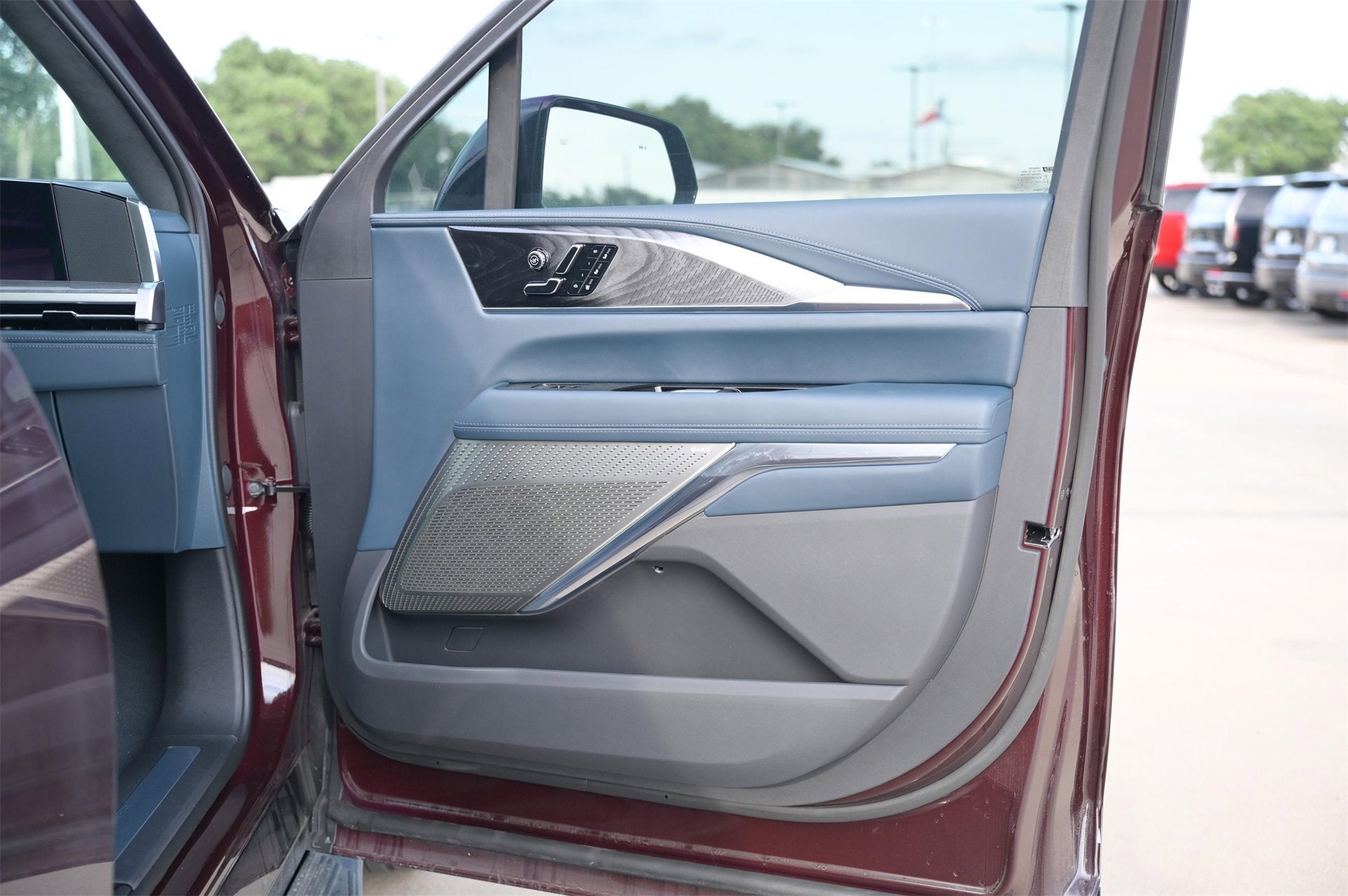 2025 Cadillac ESCALADE IQ Luxury 2