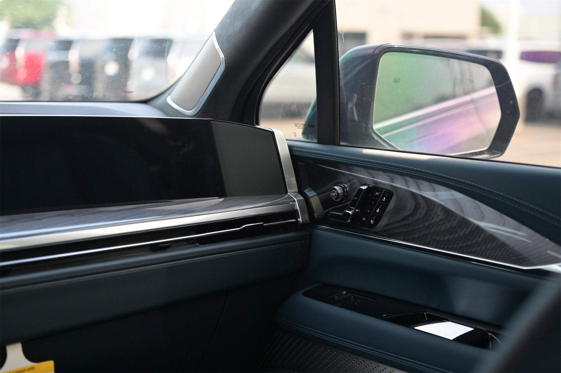 2025 Cadillac ESCALADE IQ Luxury 2