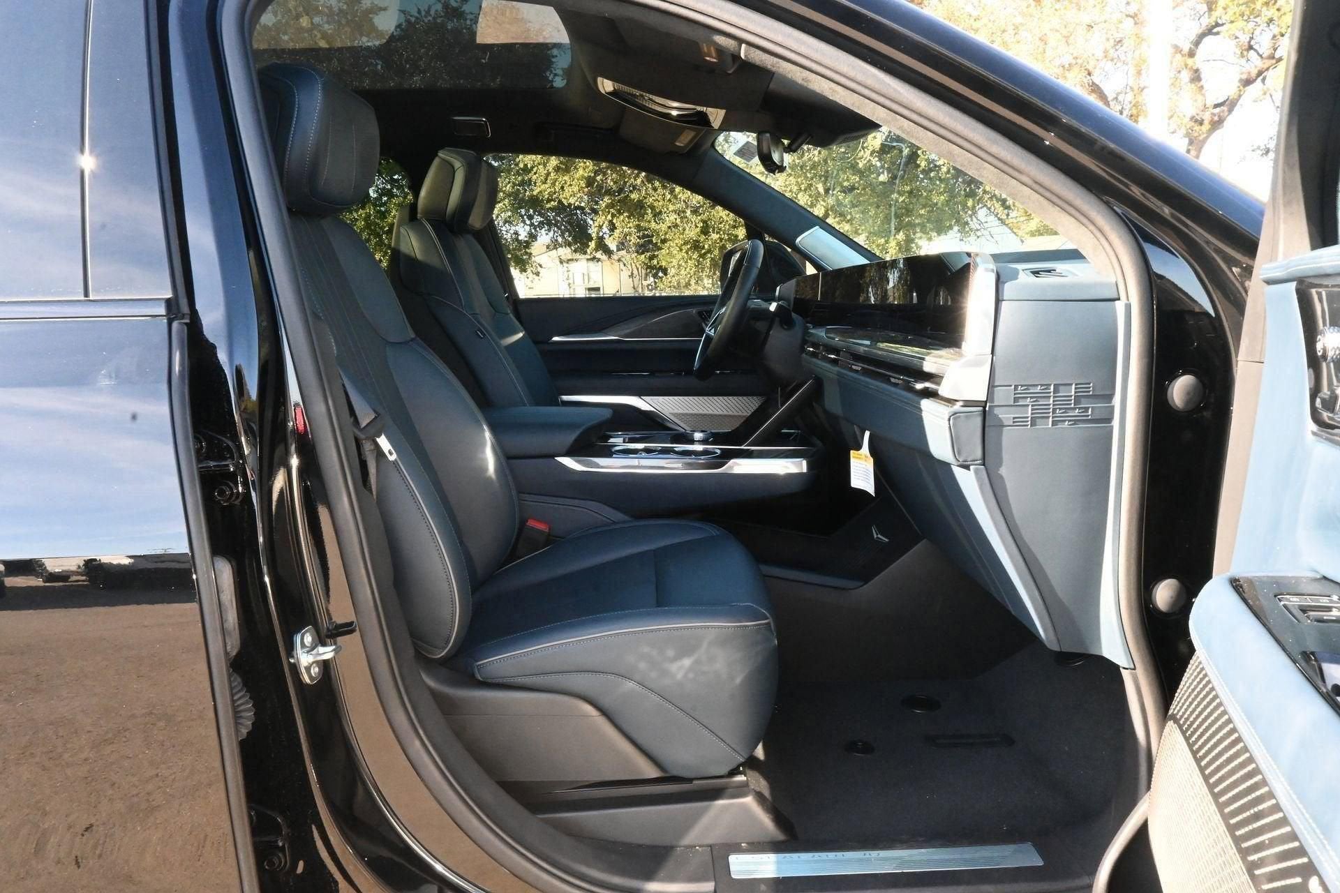 2025 Cadillac ESCALADE IQ Luxury 2