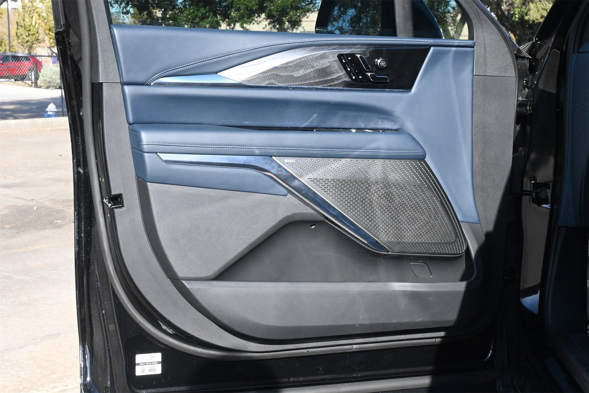 2025 Cadillac ESCALADE IQ Luxury 2