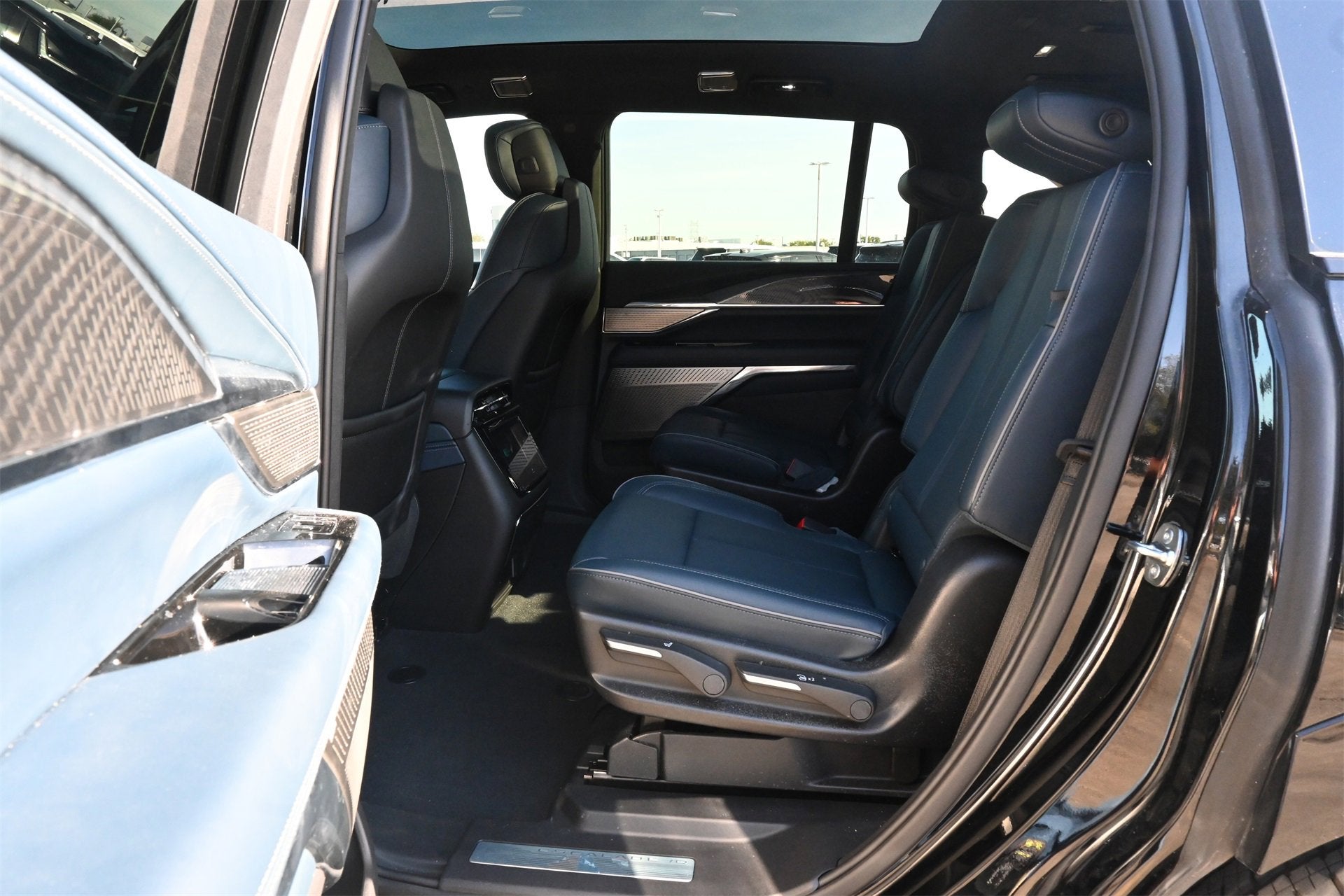 2025 Cadillac ESCALADE IQ Luxury 2