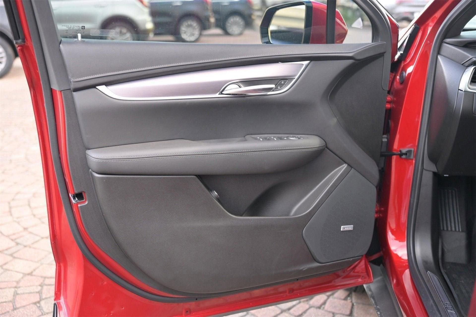 2025 Cadillac ESCALADE IQ Luxury 2