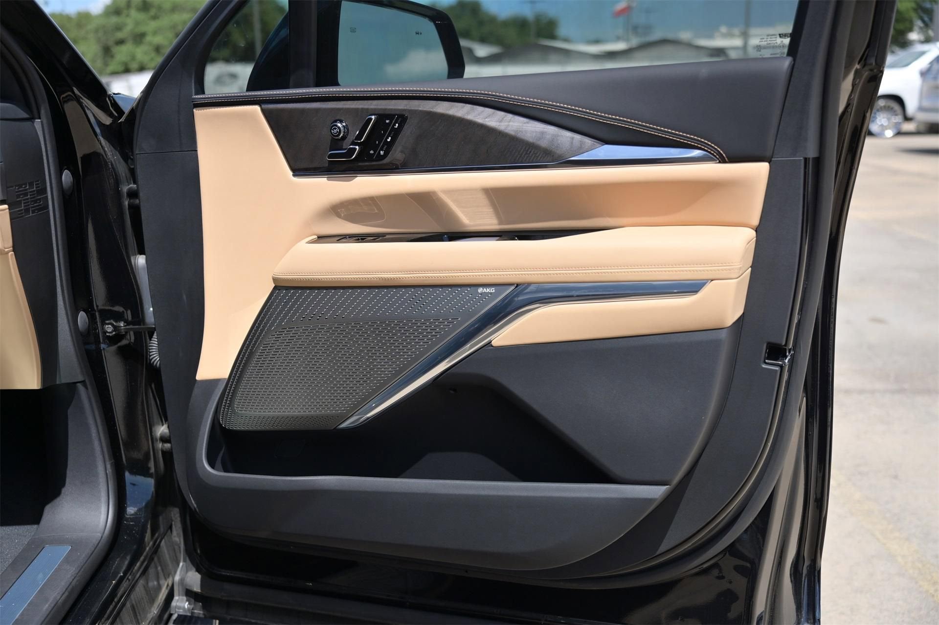 2025 Cadillac ESCALADE IQ Luxury 2