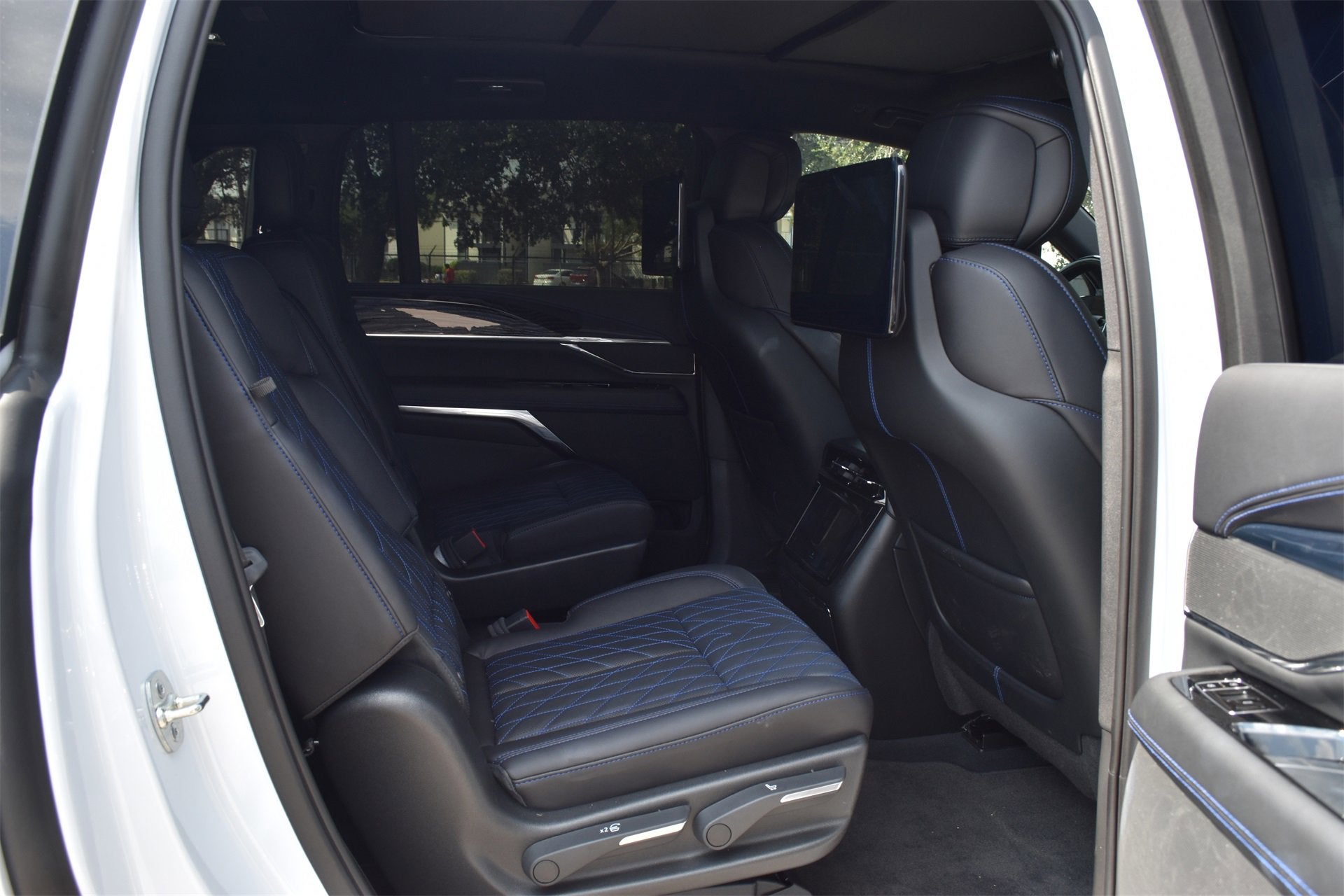 2026 Cadillac ESCALADE IQ Sport