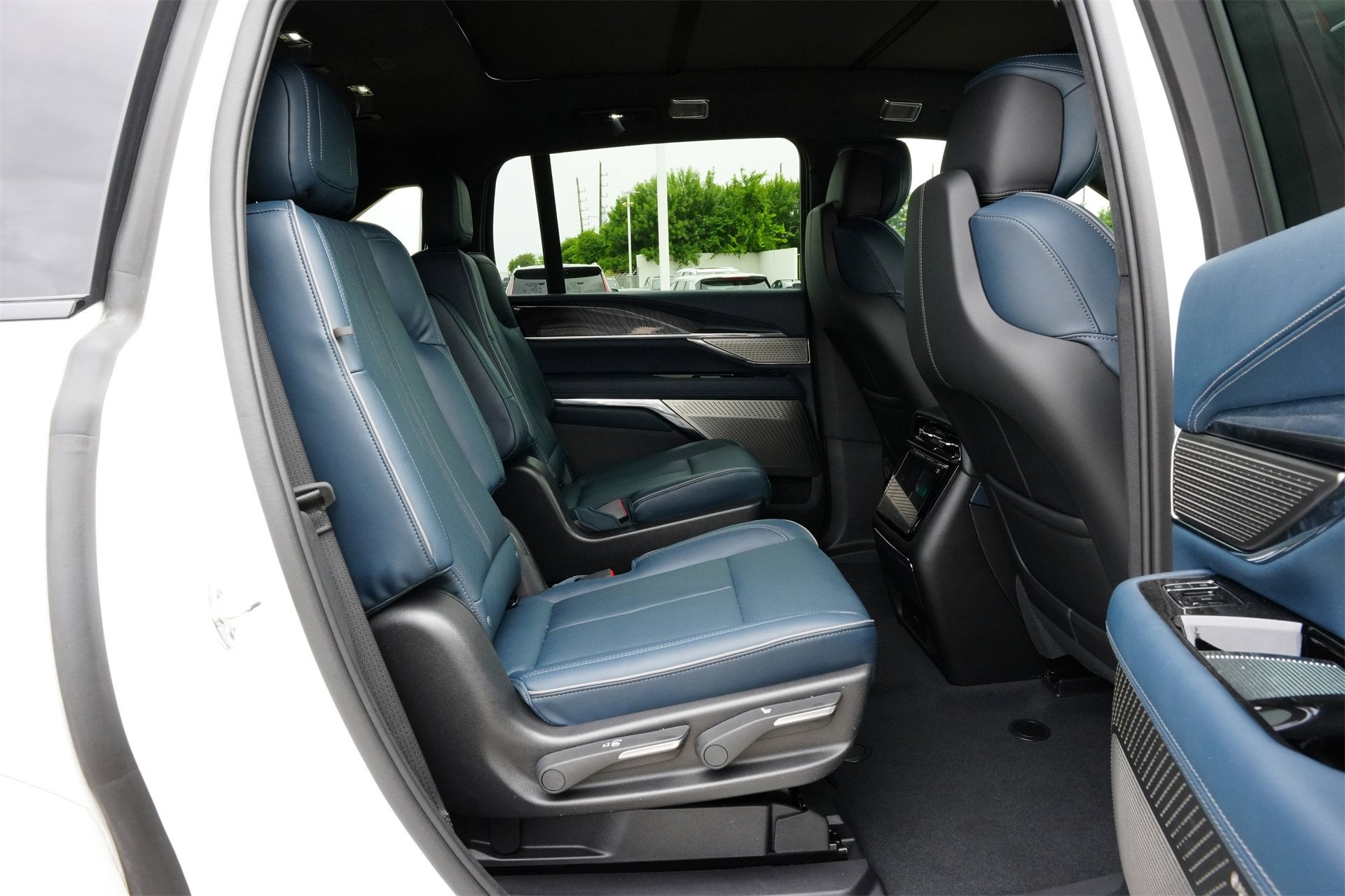 2025 Cadillac ESCALADE IQ Sport 2