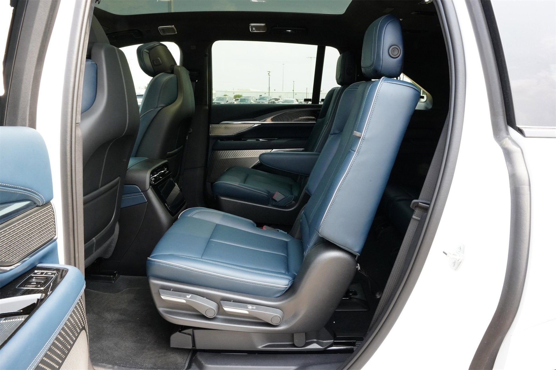 2025 Cadillac ESCALADE IQ Sport 2