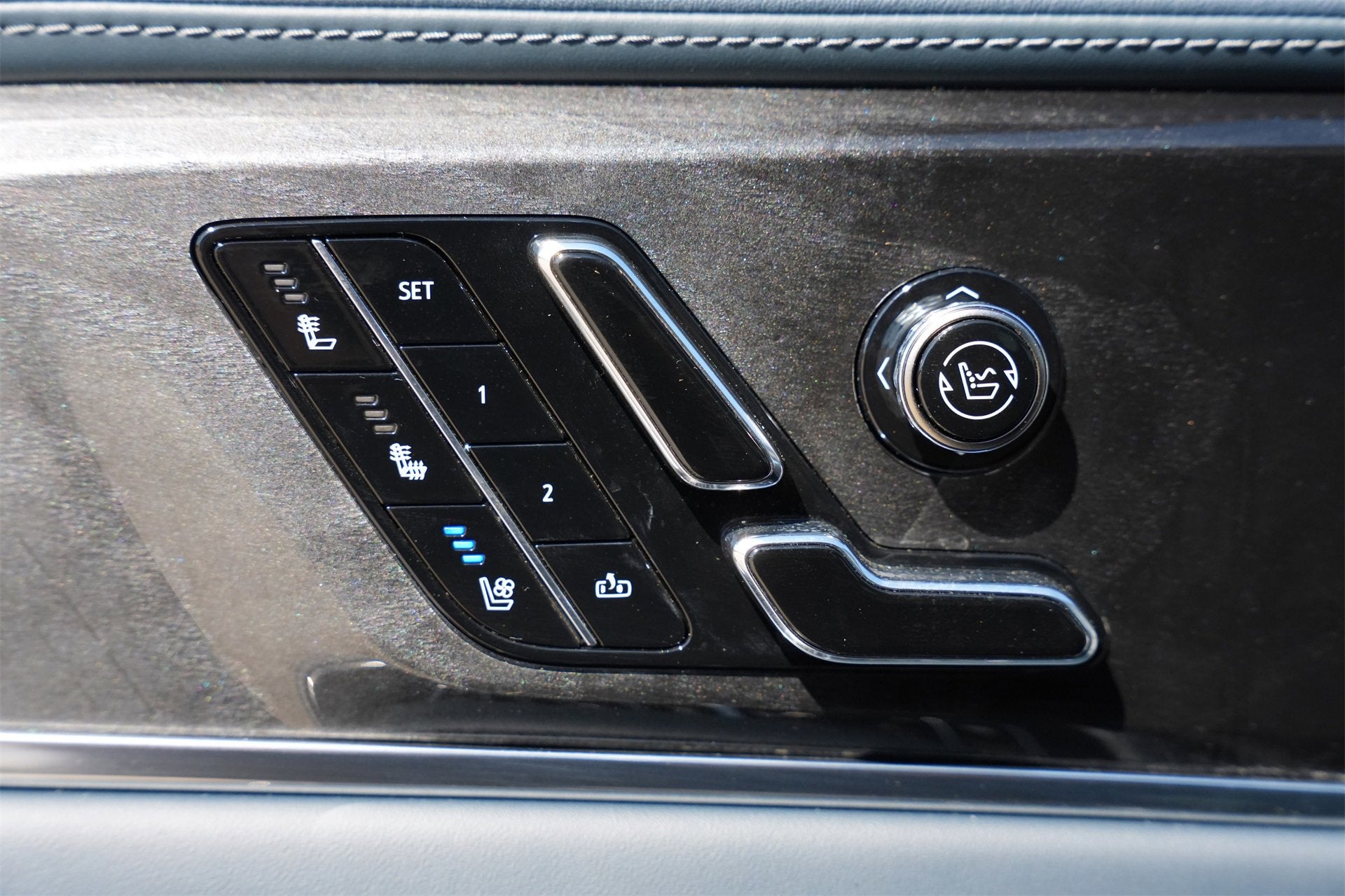 2025 Cadillac ESCALADE IQ Sport 2