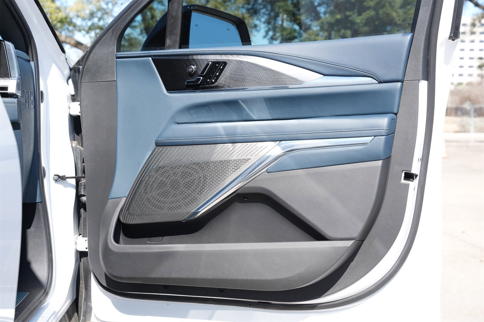 2025 Cadillac ESCALADE IQ Sport 2