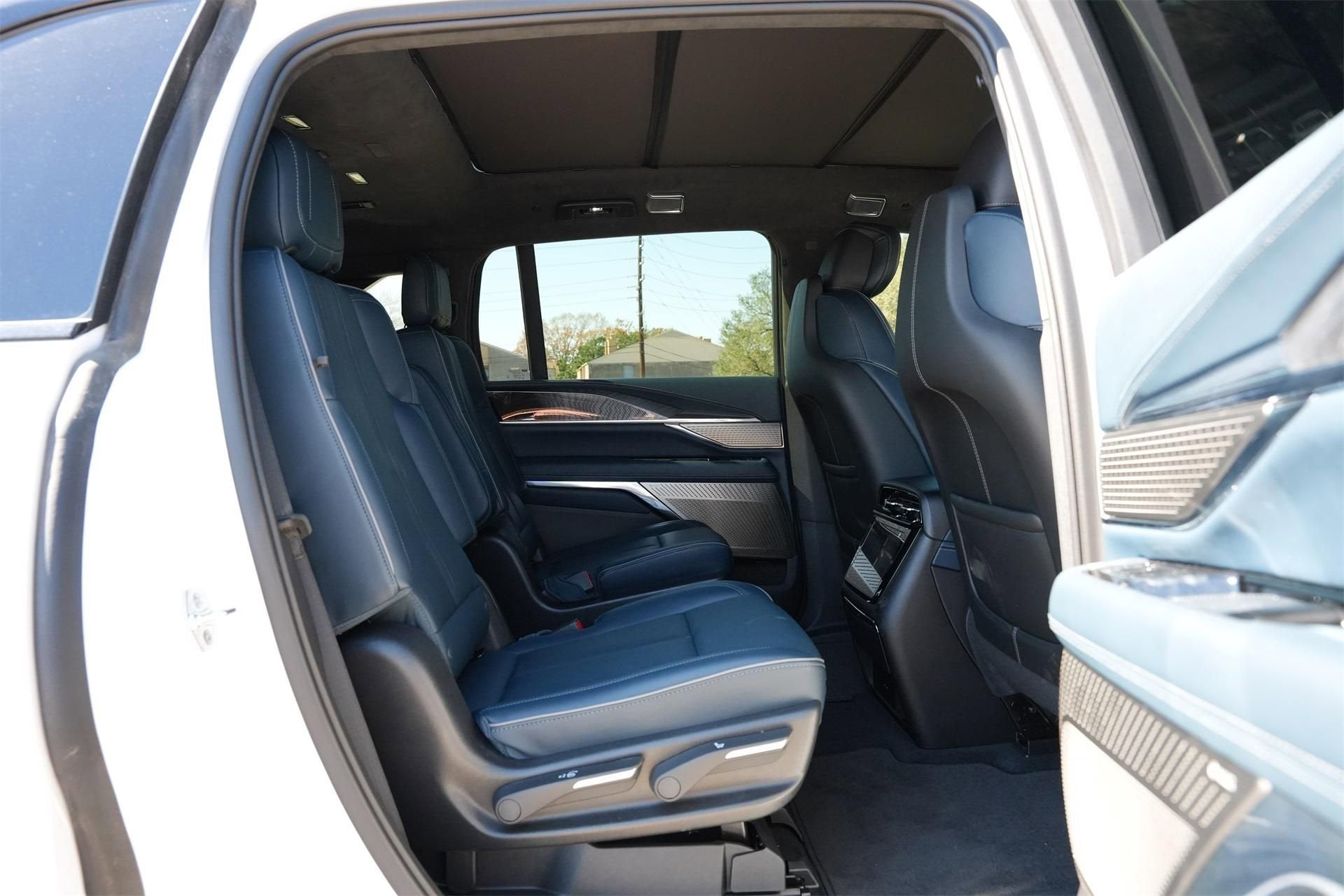 2025 Cadillac ESCALADE IQ Sport 2