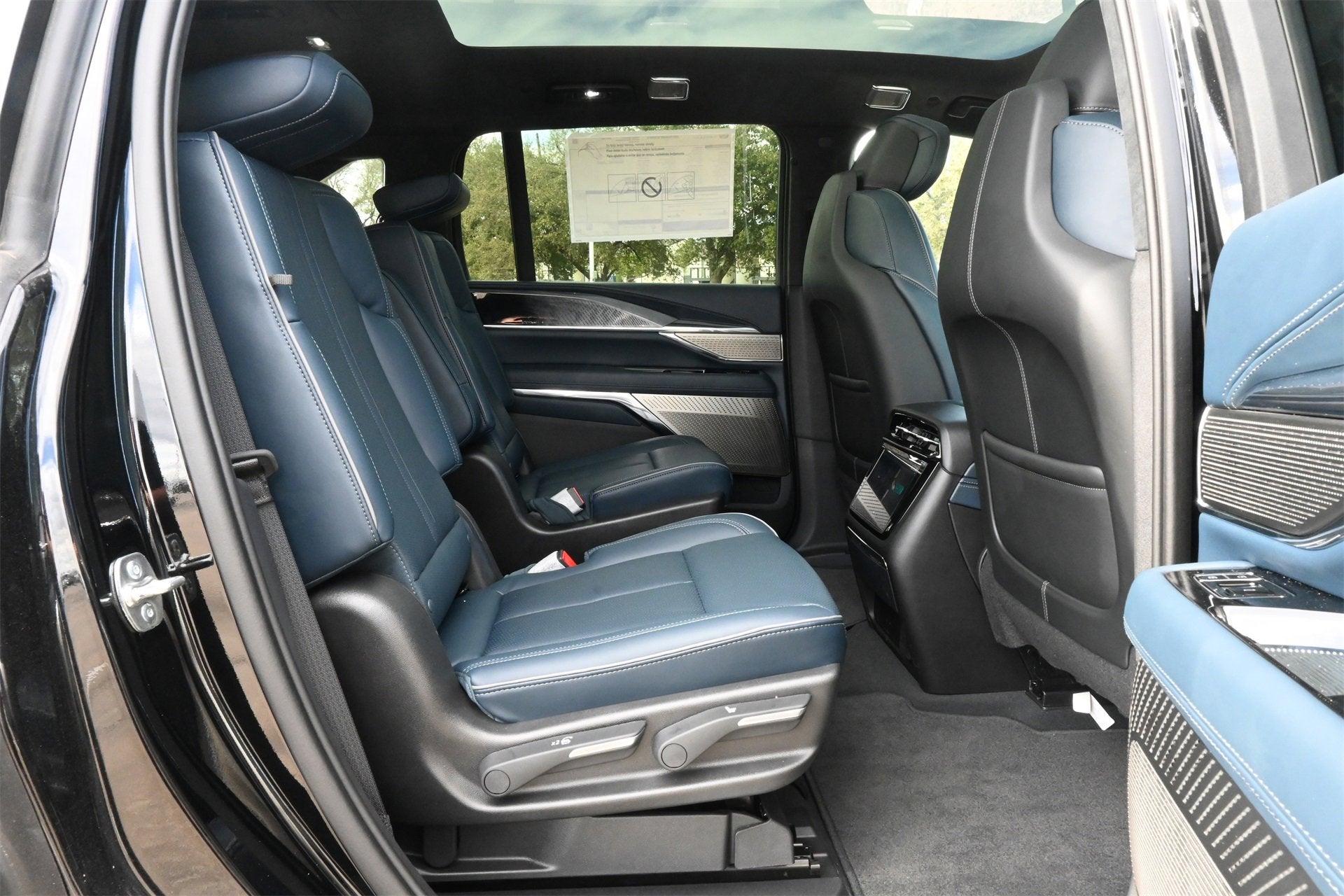 2025 Cadillac ESCALADE IQ Sport 2