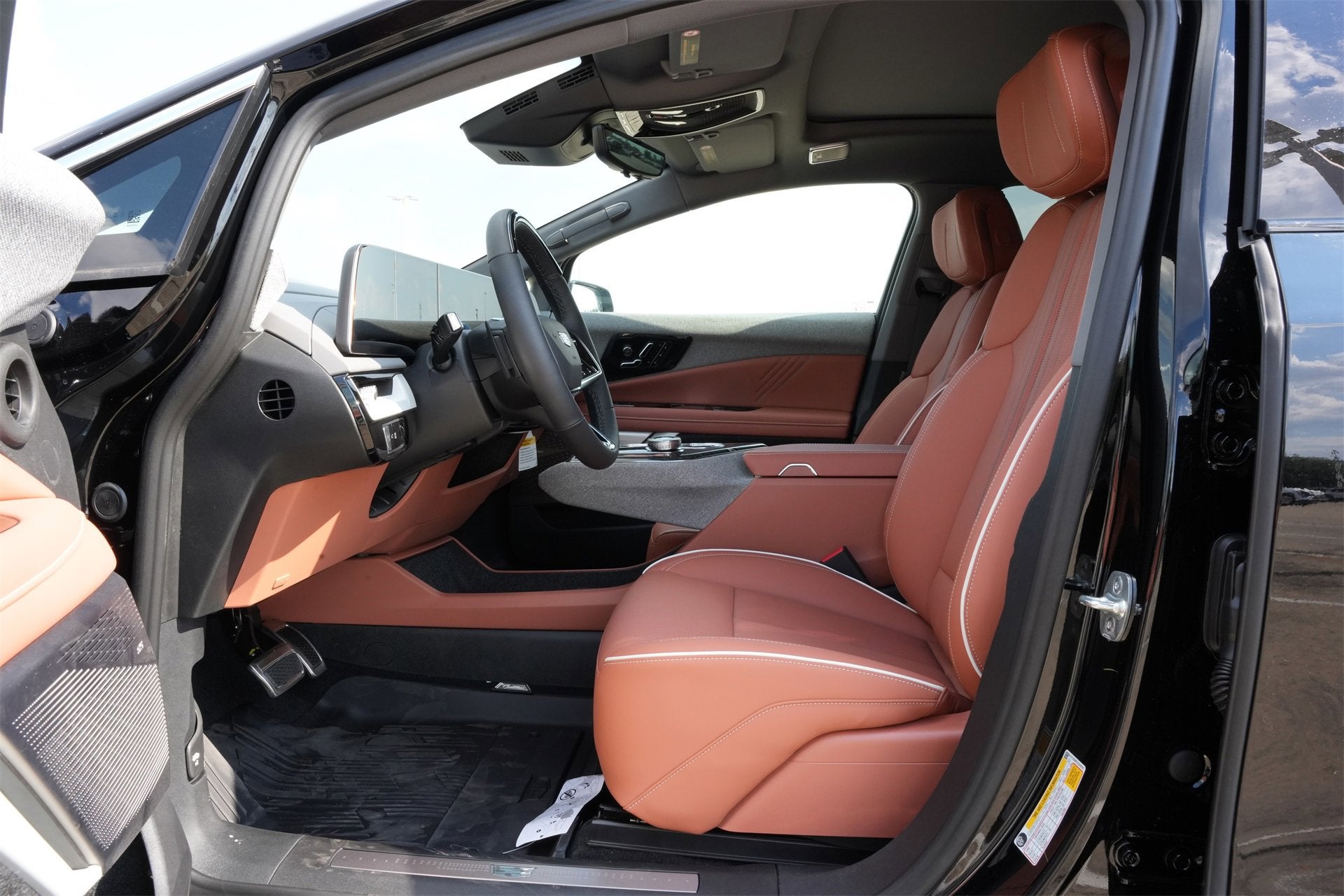 2025 Cadillac OPTIQ Luxury 2